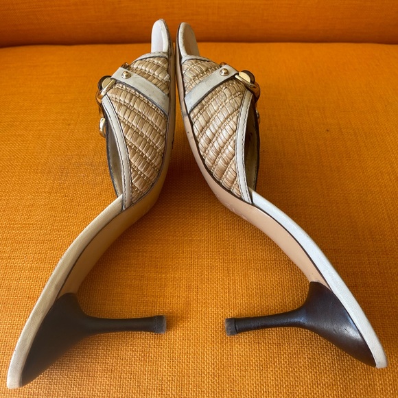 GUCCI LOGO HEELS - Picture 2 of 9